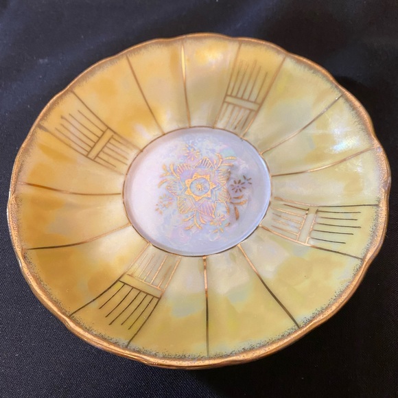 Vintage Yellow Fancy Royal Sealy cup and saucer - Picture 4 of 5